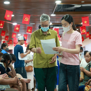 Bảo hiểm Y tế công là giải pháp giúp chia sẻ rủi ro tài chính và bảo vệ sức khỏe toàn dân. Ảnh: Hải Nguyễn.