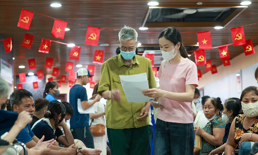 Bảo hiểm Y tế công là giải pháp giúp chia sẻ rủi ro tài chính và bảo vệ sức khỏe toàn dân. Ảnh: Hải Nguyễn.