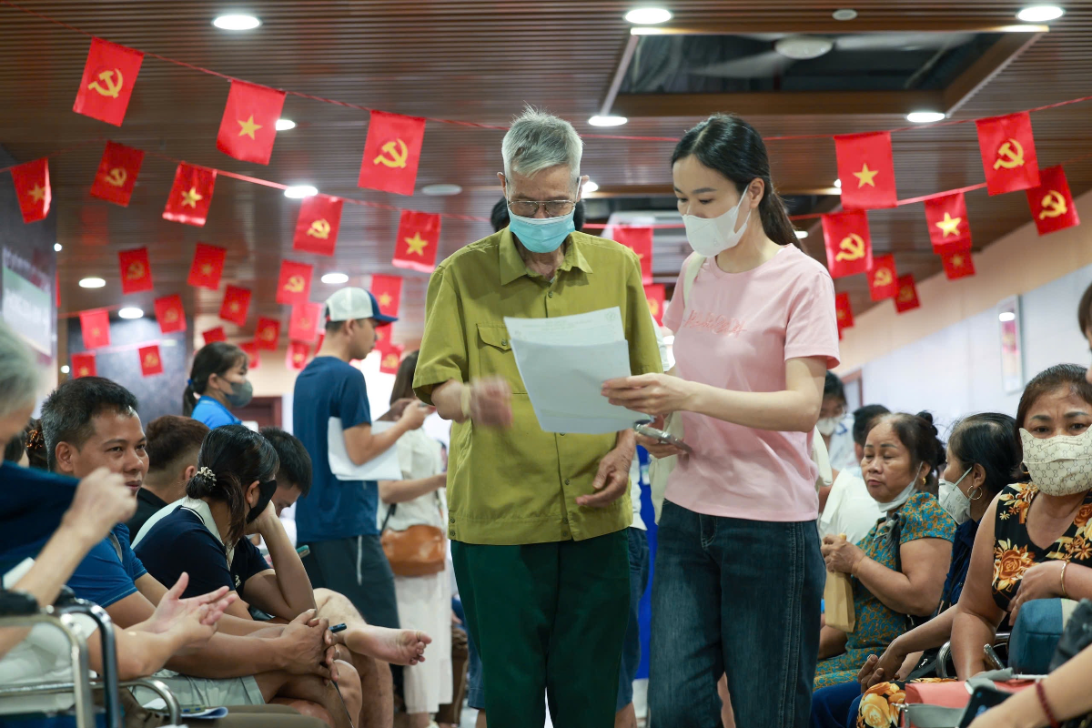 Bảo hiểm Y tế công là giải pháp giúp chia sẻ rủi ro tài chính và bảo vệ sức khỏe toàn dân. Ảnh: Hải Nguyễn.