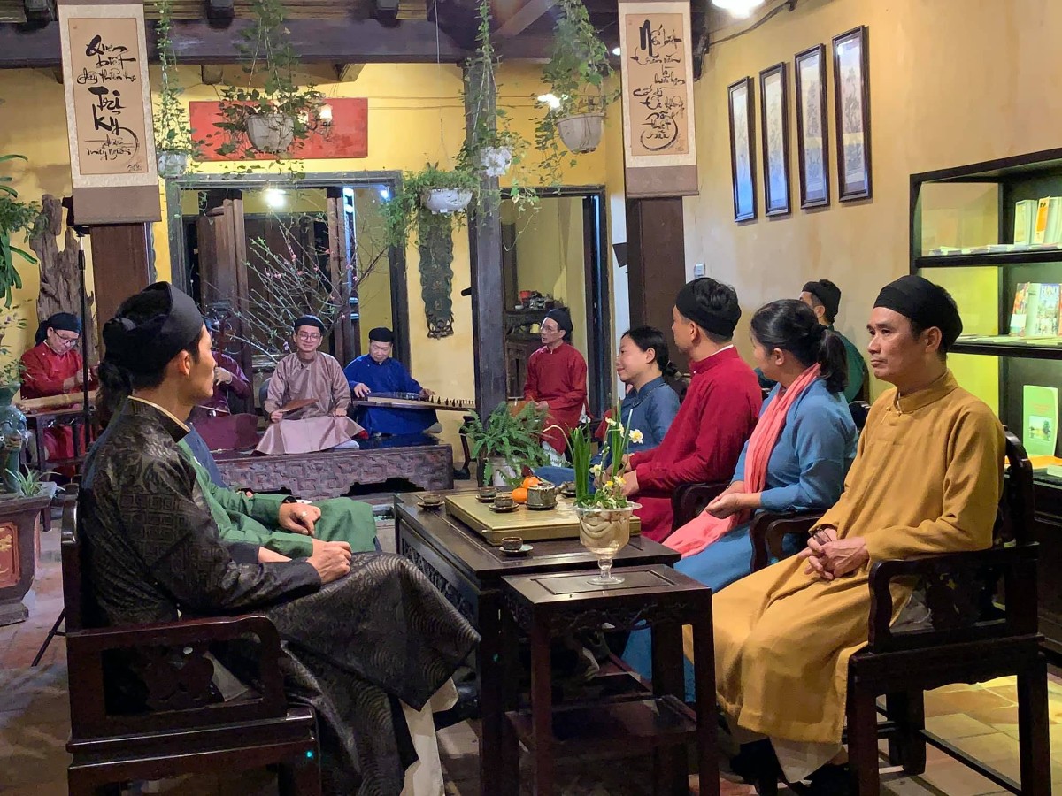 Du khách khám phá không gian sinh hoạt đặc trưng của người Hà Nội đầu thế kỷ 20 tại ngôi nhà di sản 87 Mã Mây.