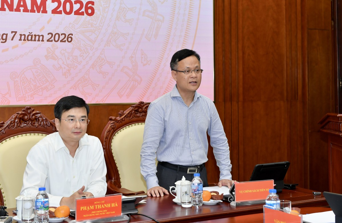 Ông Phạm Chí Quang, Vụ trưởng Vụ Chính sách tiền tệ trao đổi với báo chí.