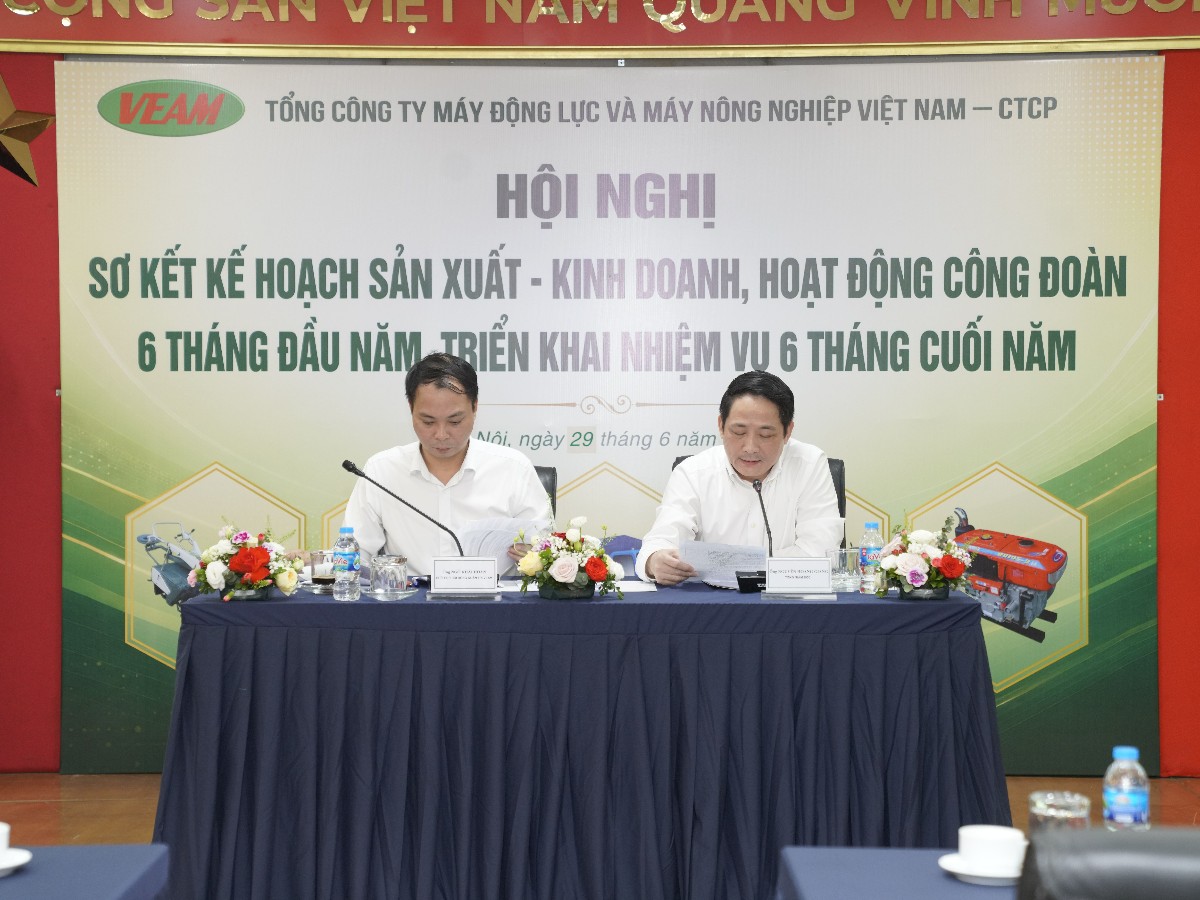Chủ tịch HĐQT Ngô Khải Hoàn và Tổng giám đốc Nguyễn Hoàng Giang chủ trì hội nghị. Ảnh: VEAM.