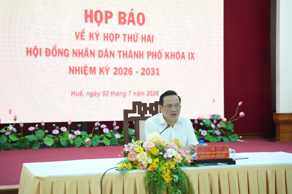 Phó Chủ tịch Thường trực HĐND thành phố Huế Nguyễn Quang Tuấn chủ trì buổi họp báo