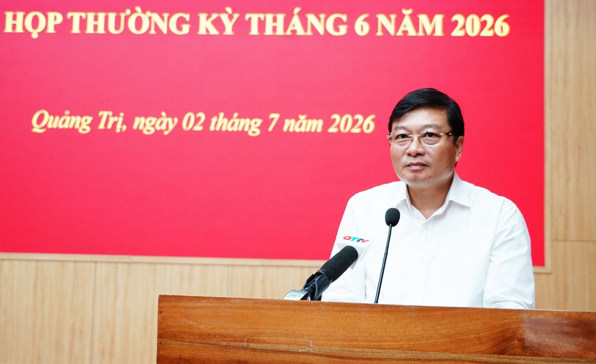 Chủ tịch UBND tỉnh Quảng Trị Lê Hồng Vinh phát biểu chỉ đạo tại phiên họp