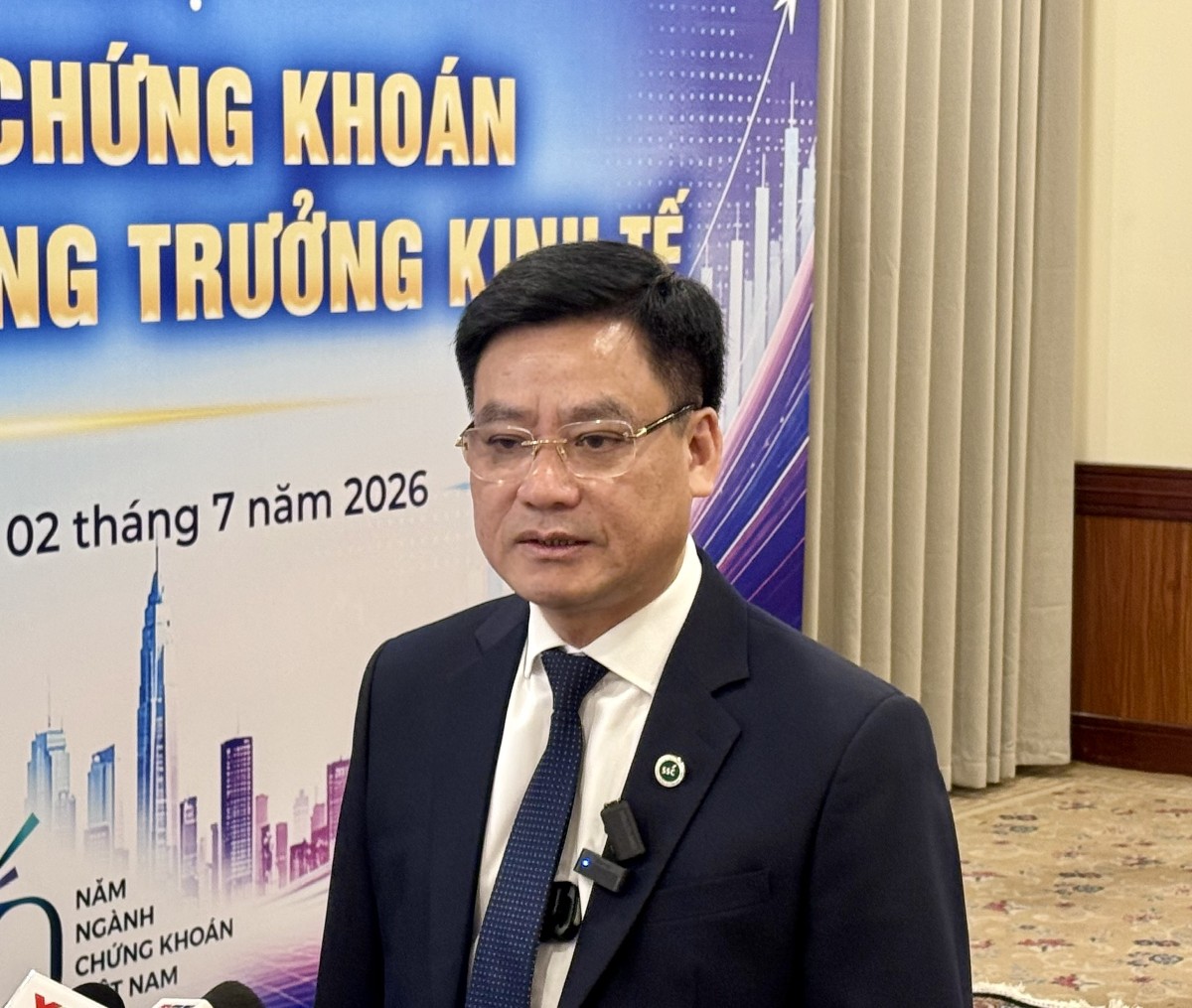 Ông Hoàng Văn Thu, Phó Chủ tịch Ủy ban Chứng khoán Nhà nước
