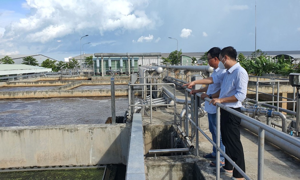 Có 13 loại hình sản xuất, kinh doanh, dịch vụ phải quan trắc tự động, liên tục nước thải. Ảnh minh họa