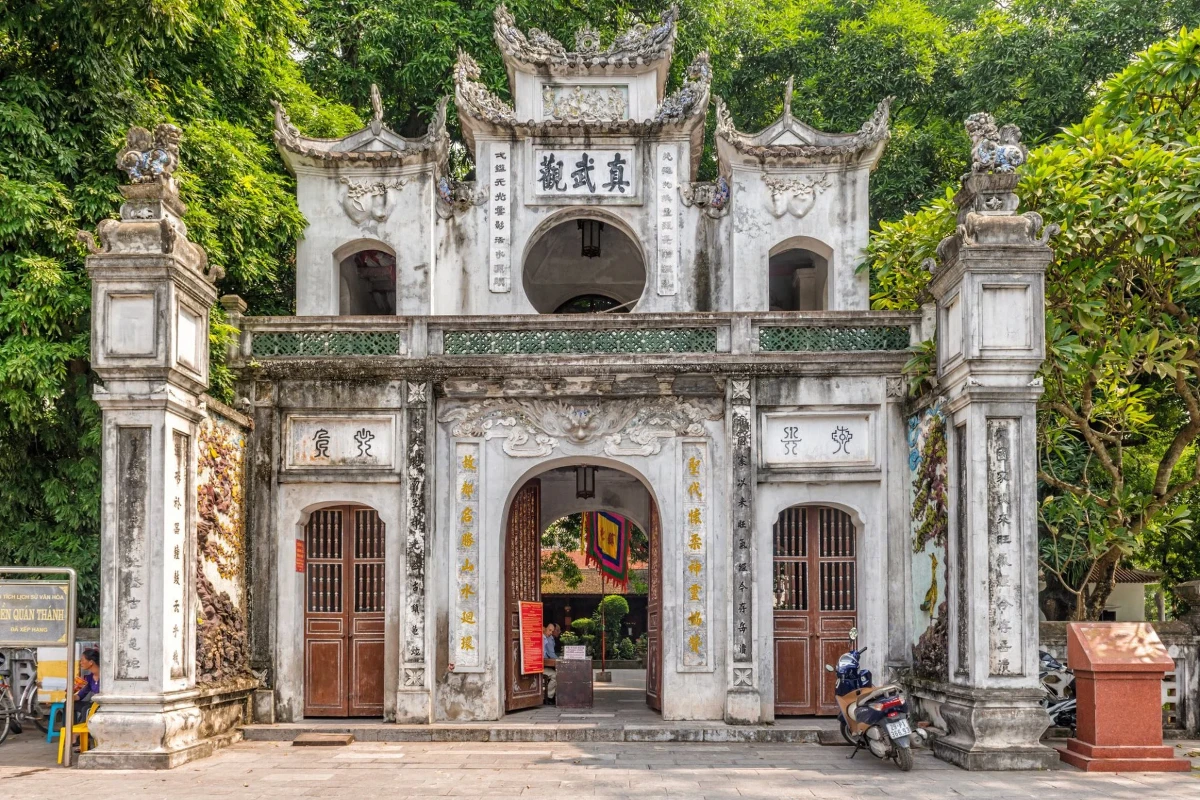 Đền Quán Thánh - Trấn Bắc của Thăng Long tứ trấn. Ảnh: diemdentamlinh.