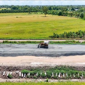 Một đoạn cao tốc Châu Đốc - Cần Thơ - Sóc Trăng. Ảnh: TTXVN