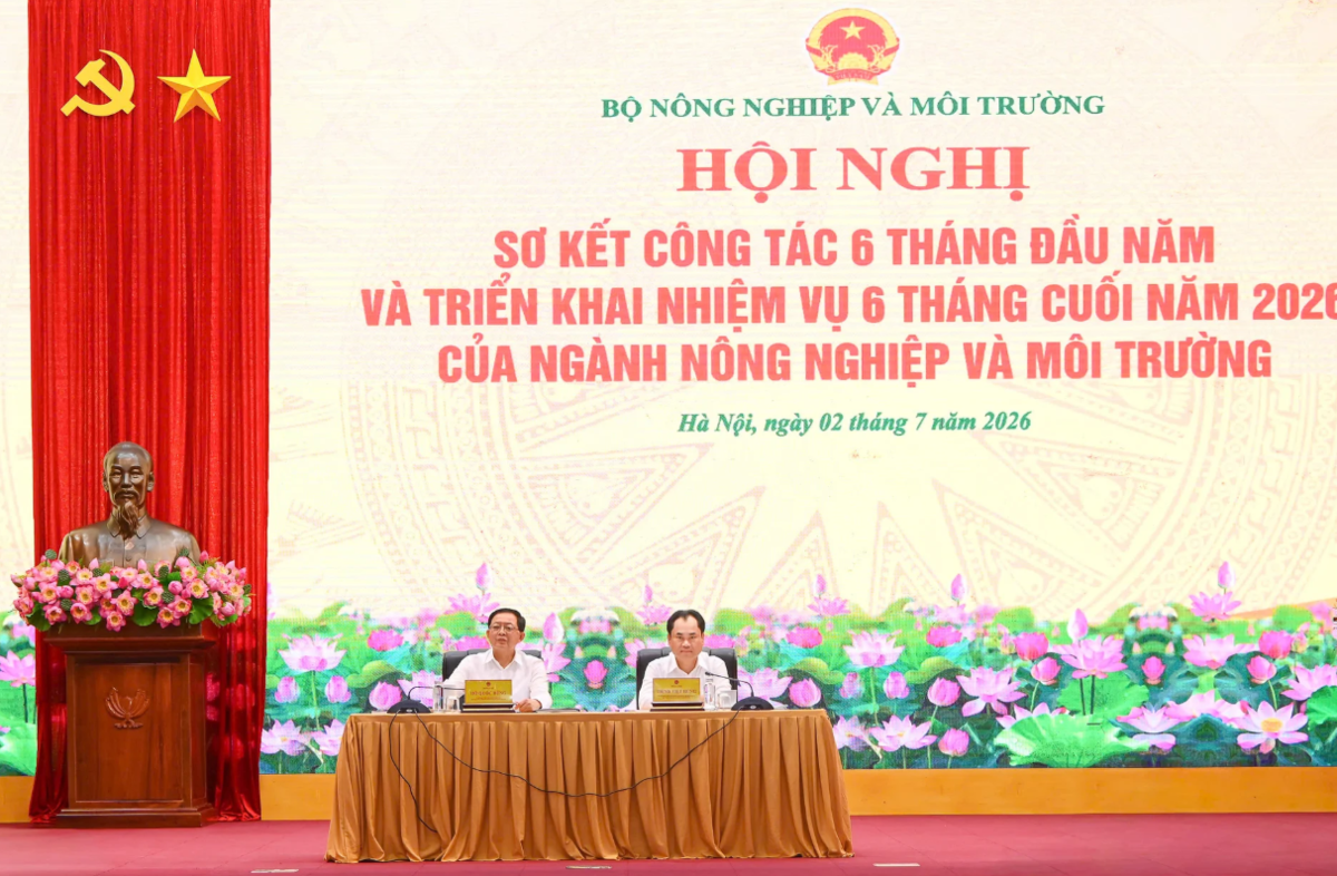 Phó Thủ tướng và Bộ trưởng Trịnh Việt Hùng chủ trì hội nghị.