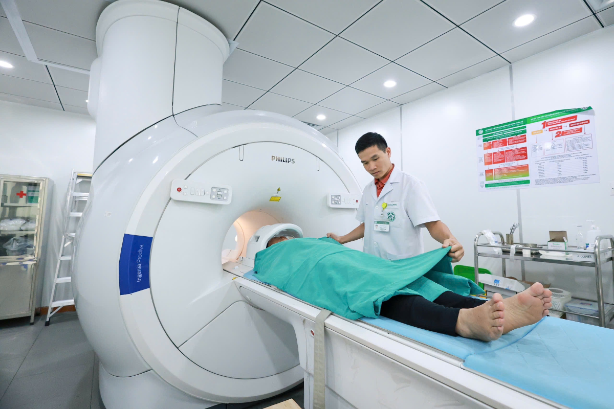 Tiếp cận dịch vụ y tế cùng giải pháp bảo vệ tài chính đa tầng đang là nhu cầu thiết thực của người dân. Ảnh: Hải Nguyễn.