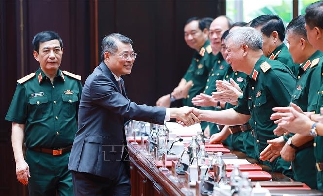 Thủ tướng Lê Minh Hưng với các đại biểu dự Hội nghị quân chính toàn quân 6 tháng đầu năm 2026. Ảnh: TTXVN