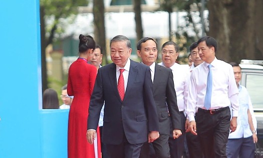Tổng Bí thư, Chủ tịch nước Tô Lâm dự và phát biểu chỉ đạo tại lễ kỷ niệm 50 năm ngày thành phố Sài Gòn - Gia Định chính thức mang tên Chủ tịch Hồ Chí Minh, sáng 2/7.