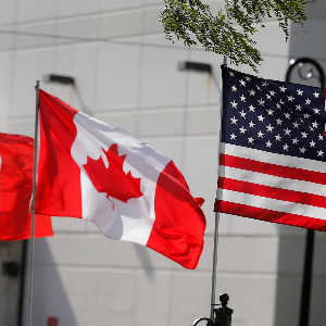 Cờ Mexico, Canada và Mỹ - Ảnh: Reuters