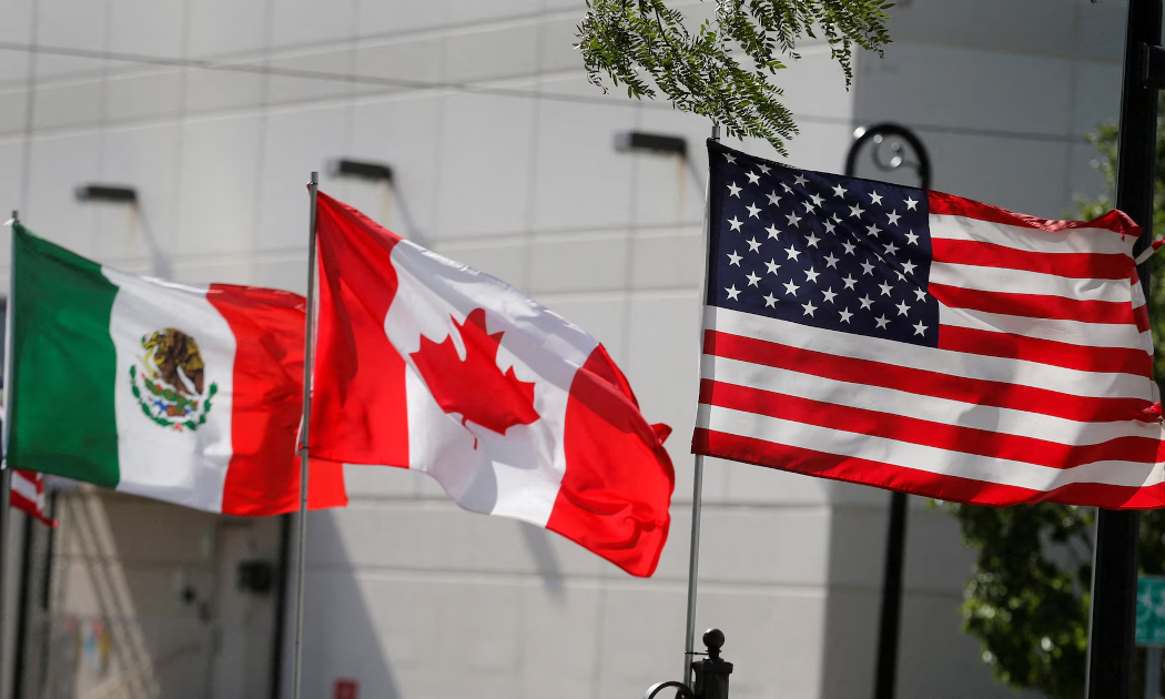 Cờ Mexico, Canada và Mỹ - Ảnh: Reuters