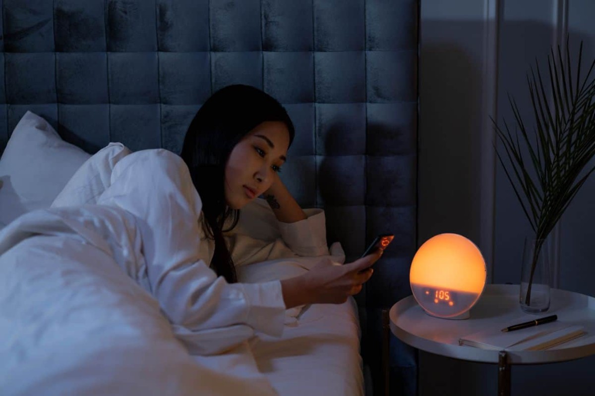 Một số triệu chứng trong lúc ngủ nếu kéo dài, tái diễn thường xuyên, thì người bệnh cần đi khám.