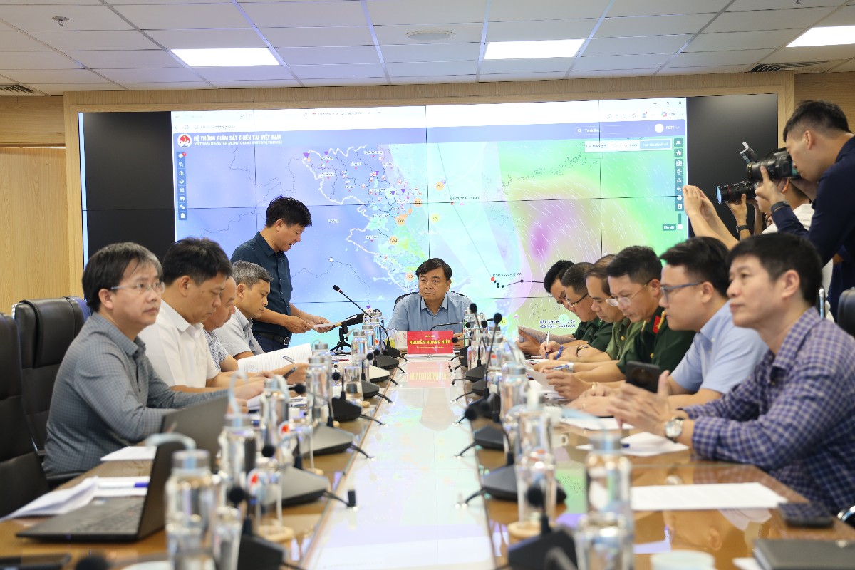 Thứ trưởng Nguyễn Hoàng Hiệp chủ trì cuộc họp.
