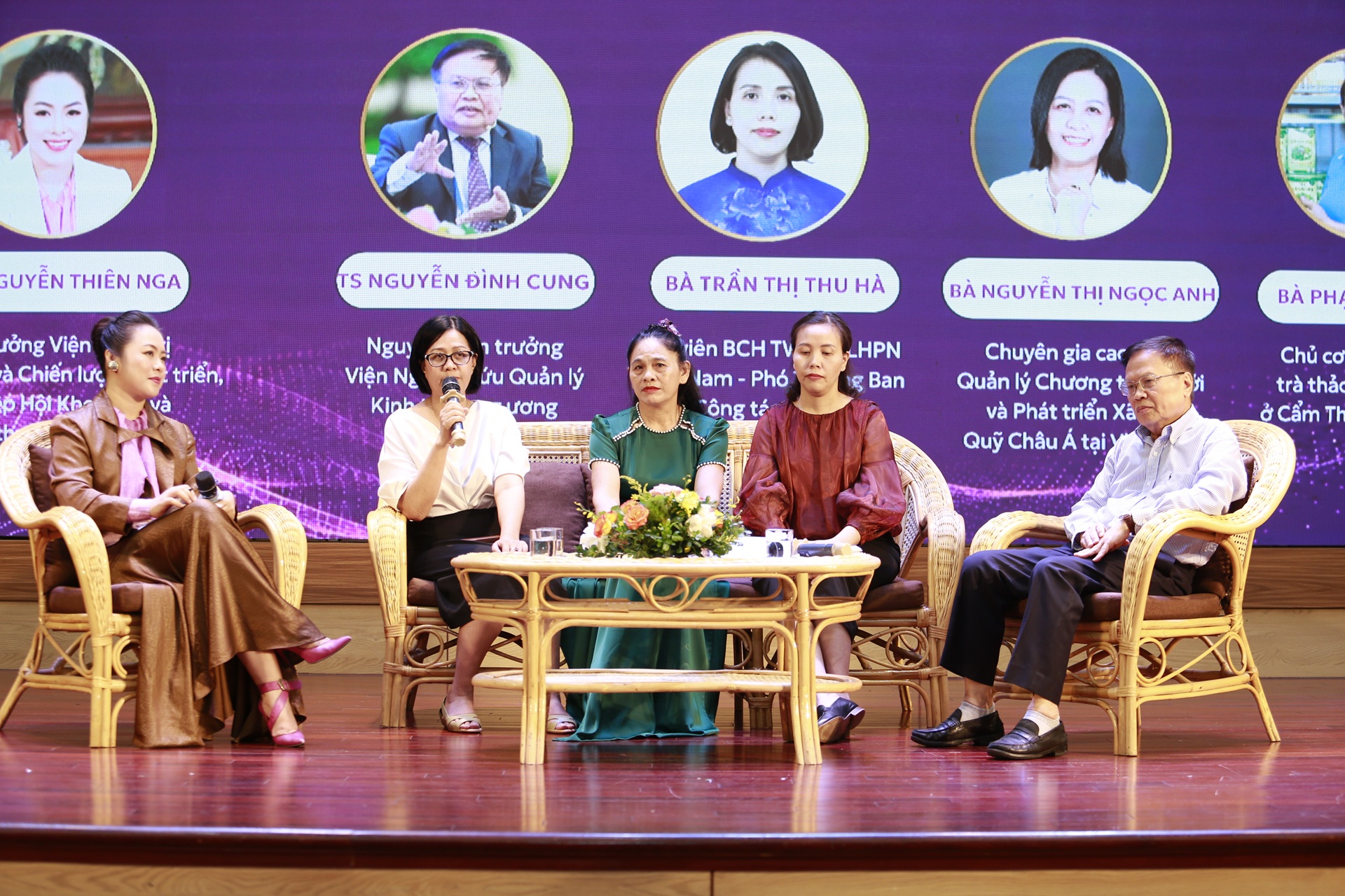 Tọa đàm với chủ đề