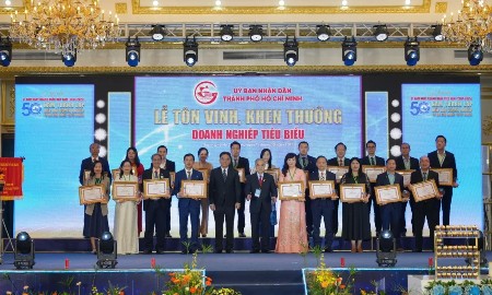 Quy chế mới bổ sung các tiêu chí về đổi mới sáng tạo, gồm đổi mới công nghệ, quy trình sản xuất, sản phẩm và quản trị, khuyến khích xây dựng chiến lược phát triển bền vững theo định hướng ESG thông qua chuyển đổi số, chuyển đổi xanh. Ảnh mang tính minh họa