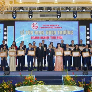 Quy chế mới bổ sung các tiêu chí về đổi mới sáng tạo, gồm đổi mới công nghệ, quy trình sản xuất, sản phẩm và quản trị, khuyến khích xây dựng chiến lược phát triển bền vững theo định hướng ESG thông qua chuyển đổi số, chuyển đổi xanh. Ảnh mang tính minh họa