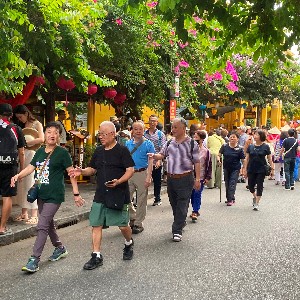 Dịch vụ lưu trú và ăn uống tăng 15,6% nhờ sự bứt phá tại các trung tâm du lịch trọng điểm. Ảnh minh họa.