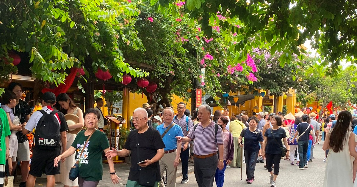 Thương mại và dịch vụ tiêu dùng sôi động, tạo động lực bứt phá cho nền