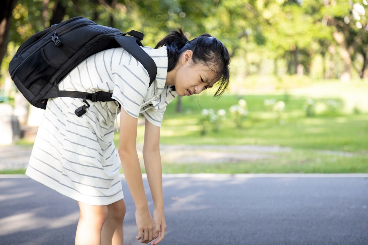 Phần lớn trường hợp cong vẹo cột sống học đường là vô căn và tăng theo độ tuổi.