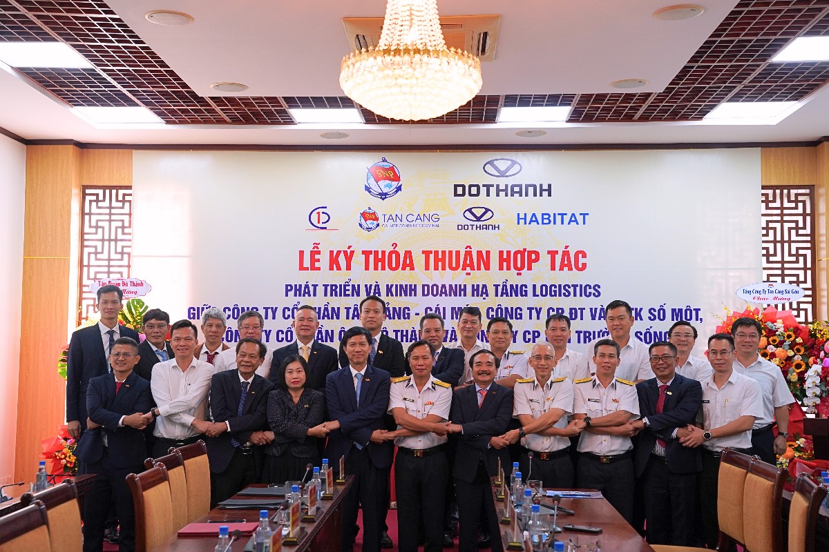 Tân Cảng - Cái Mép (TCCT) ký kết thỏa thuận hợp tác phát triển và kinh doanh hạ tầng logistics với IDC1, Habitat và Đô Thành Auto. Ảnh: TCCT.