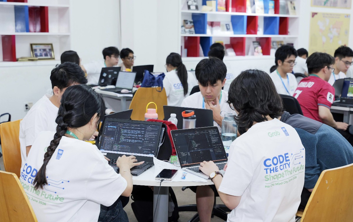 Các đội thi tập trung hoàn thiện mô hình thử nghiệm dưới sự dẫn dắt của đội ngũ cố vấn và chuyên gia. Ảnh: Grab.