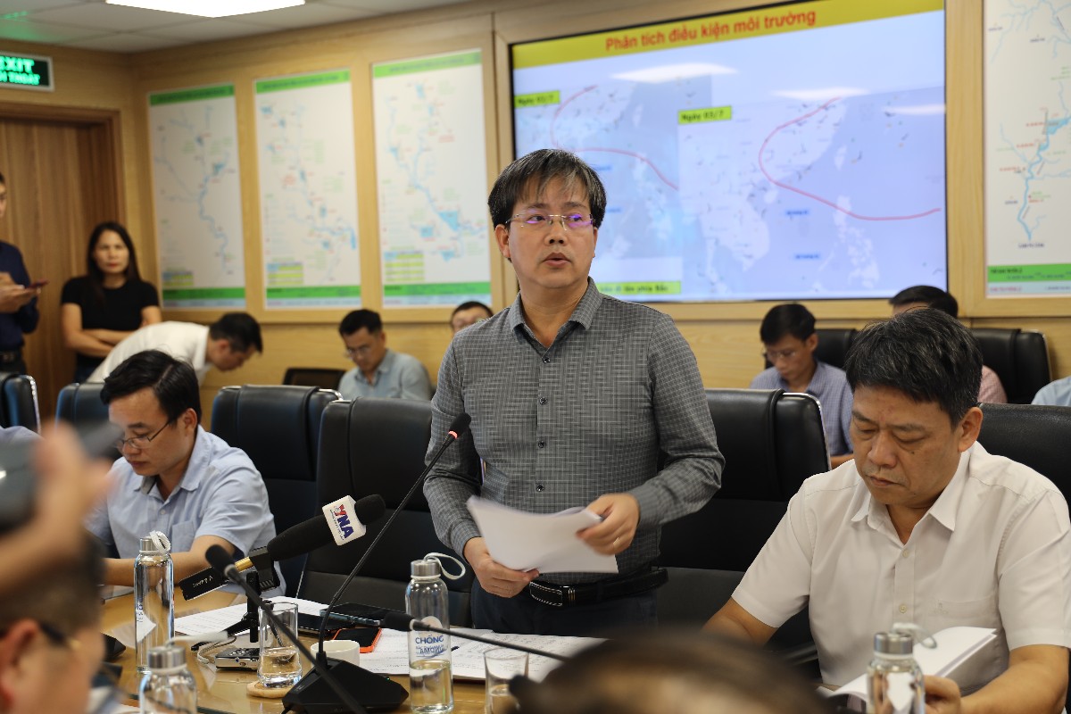 Ông Mai Văn Khiêm: "Dự báo đến sáng 5/7, bão có khả năng đổ bộ khu vực Quảng Ninh và phía Nam tỉnh Quảng Tây (Trung Quốc)".