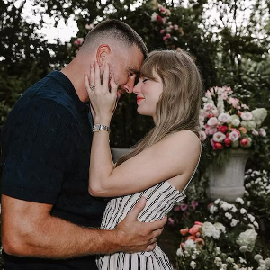 Ca sĩ Taylor Swift và vận động viên bóng bầu dục Travis Kelce sẽ tổ chức đám cưới vào cuối tuần này.
