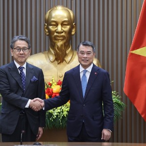 Thủ tướng Lê Minh Hưng và Chủ tịch Ngân hàng Hợp tác Quốc tế Nhật Bản (JBIC) Maeda Tadashi - Ảnh: VGP