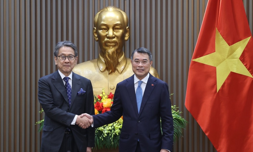 Thủ tướng Lê Minh Hưng và Chủ tịch Ngân hàng Hợp tác Quốc tế Nhật Bản (JBIC) Maeda Tadashi - Ảnh: VGP