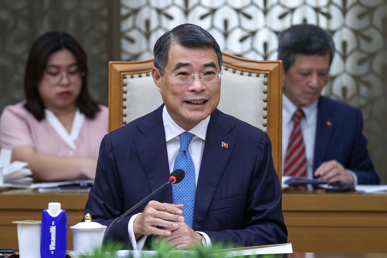 Thủ tướng đề nghị Chủ tịch và JBIC hỗ trợ Việt Nam nâng cao năng lực tự chủ và khả năng chống chịu của nền kinh tế thông qua thúc đẩy đầu tư của doanh nghiệp Nhật Bản vào các lĩnh vực chiến lược - Ảnh: VGP