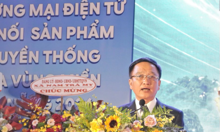Phó Giám đốc Sở Công Thương Đà Nẵng Huỳnh Xuân Sơn, phát biểu khai mạc Phiên chợ.