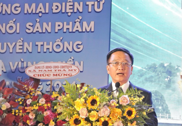 Phó Giám đốc Sở Công Thương Đà Nẵng Huỳnh Xuân Sơn, phát biểu khai mạc Phiên chợ.