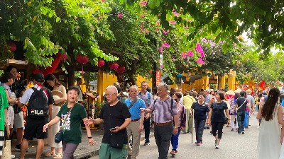 Vietnam's retail sales and consumer services revenue up 12.9% in 6M