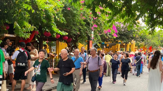 Vietnam's retail sales and consumer services revenue up 12.9% in 6M