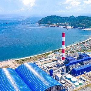 Dự án Nhà máy Nhiệt điện Vũng Áng II (VAPCO) được khởi công xây dựng từ năm 2021, có tổng vốn đầu tư 2,2 tỷ USD, gồm 2 tổ máy, với tổng công suất hơn 1.200 MW.