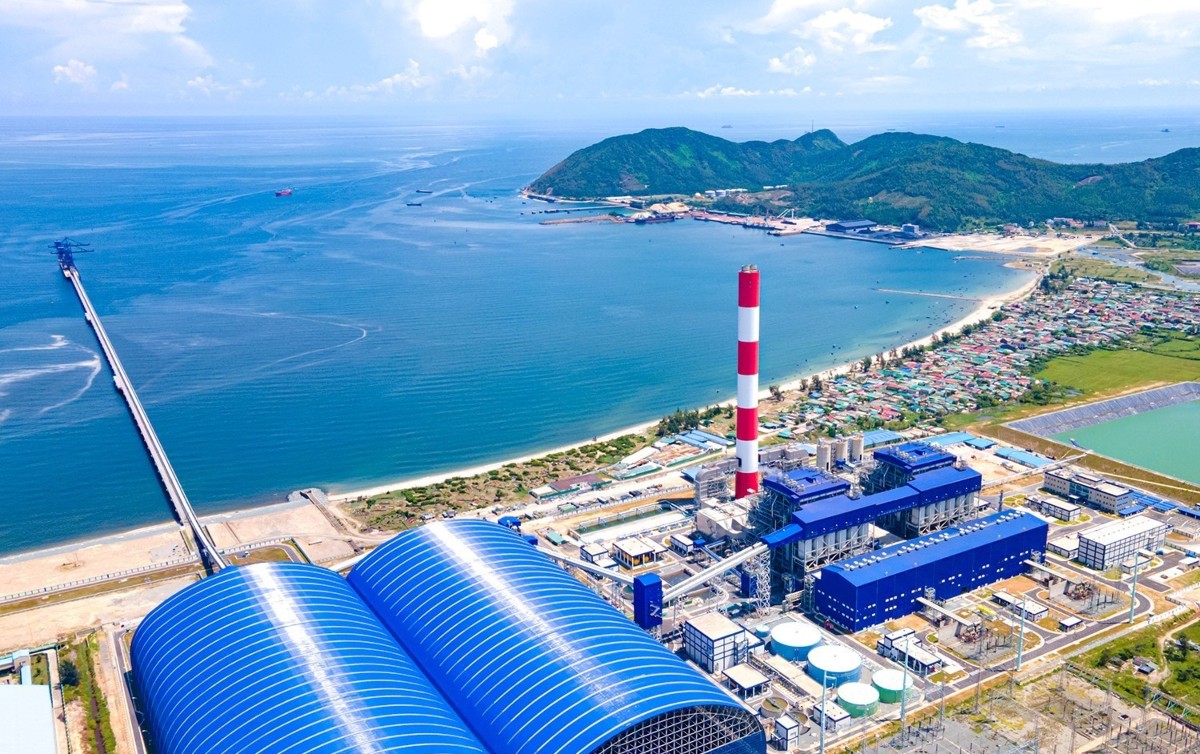 Dự án Nhà máy Nhiệt điện Vũng Áng II (VAPCO) được khởi công xây dựng từ năm 2021, có tổng vốn đầu tư 2,2 tỷ USD, gồm 2 tổ máy, với tổng công suất hơn 1.200 MW.