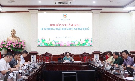 Quang cảnh thẩm định. Ảnh: MOJ.