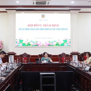 Quang cảnh thẩm định. Ảnh: MOJ.
