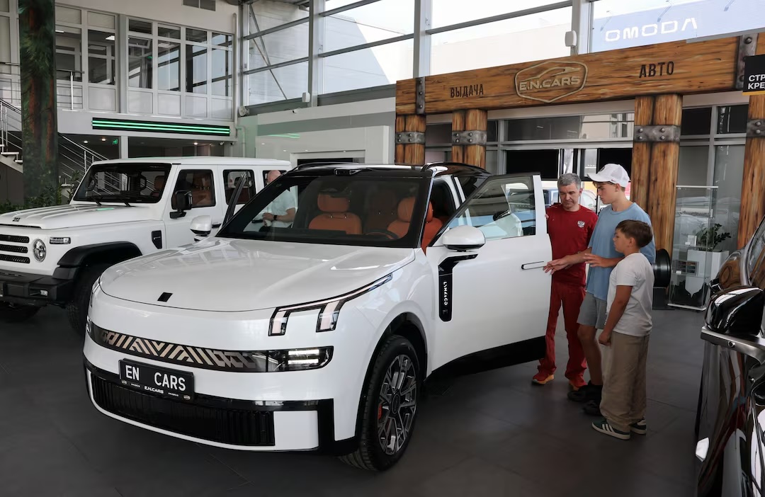Cơn khát nhiên liệu ở Nga và “mỏ vàng” cho xe điện Trung Quốc