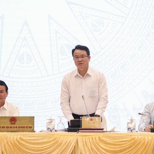 Thứ trưởng Bộ Tài chính Trần Quốc Phương trả lời câu hỏi về phương án chấm điểm thực hiện giải ngân kế hoạch vốn đầu tư công của Tạp chí Kinh tế Việt Nam/VnEconomy. Ảnh: VGP