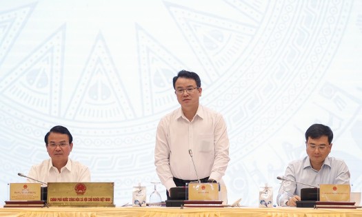 Thứ trưởng Bộ Tài chính Trần Quốc Phương trả lời câu hỏi về phương án chấm điểm thực hiện giải ngân kế hoạch vốn đầu tư công của Tạp chí Kinh tế Việt Nam/VnEconomy. Ảnh: VGP