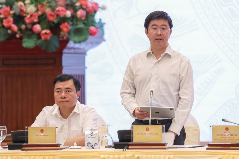 Thứ trưởng Bộ Khoa học và Công nghệ Bùi Hoàng Phương trả lời câu hỏi của Tạp chí Kinh tế Việt Nam/VnEconomy. Ảnh: VGP
