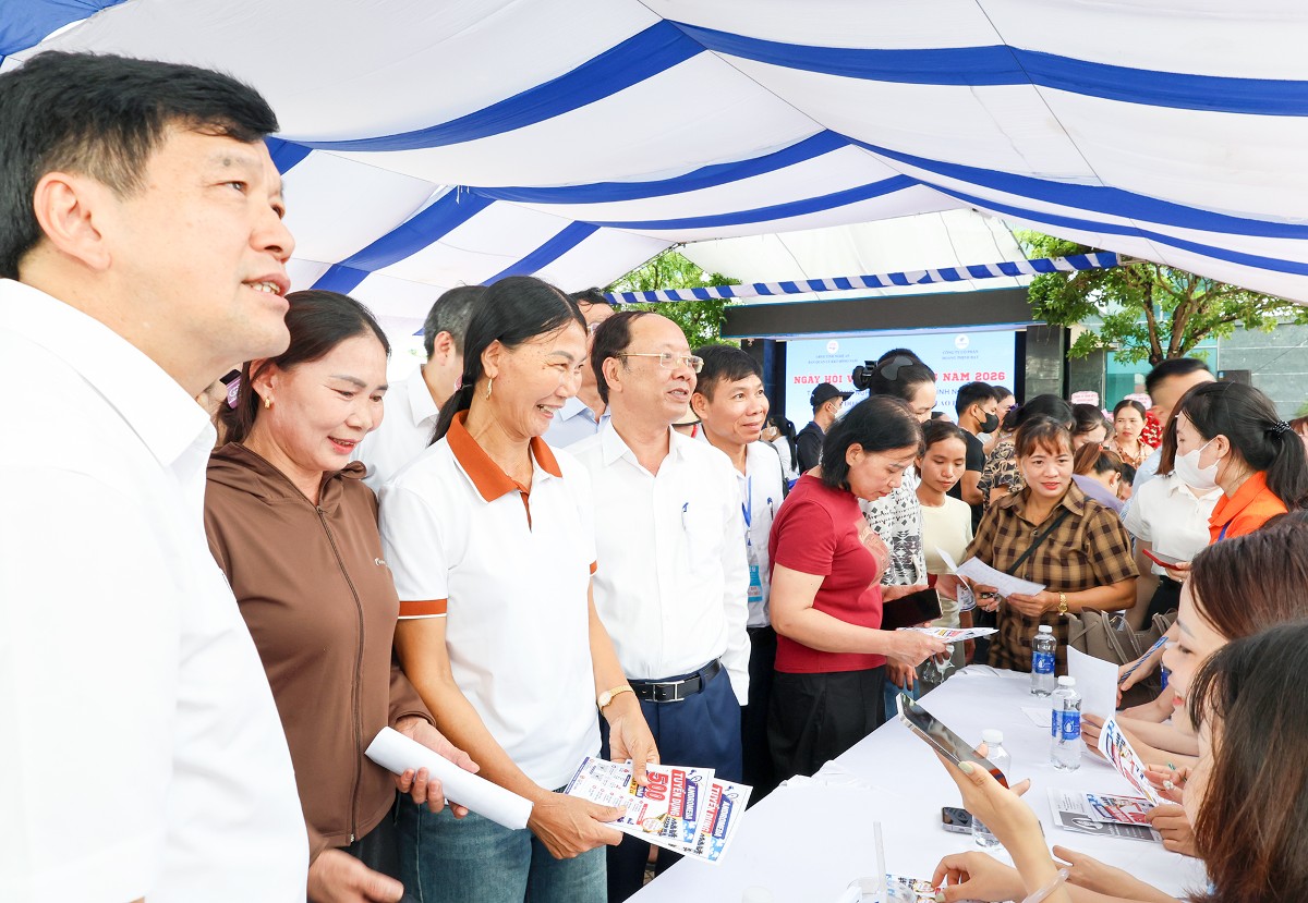 Các doanh nghiệp giới thiệu nhu cầu tuyển dụng với khoảng 1.500 vị trí việc làm.