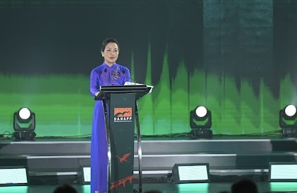 Tiến sĩ Ngô Phương Lan, Giám đốc Liên hoan phim DANAFF, phát biểu tại Lễ bế mạc.
