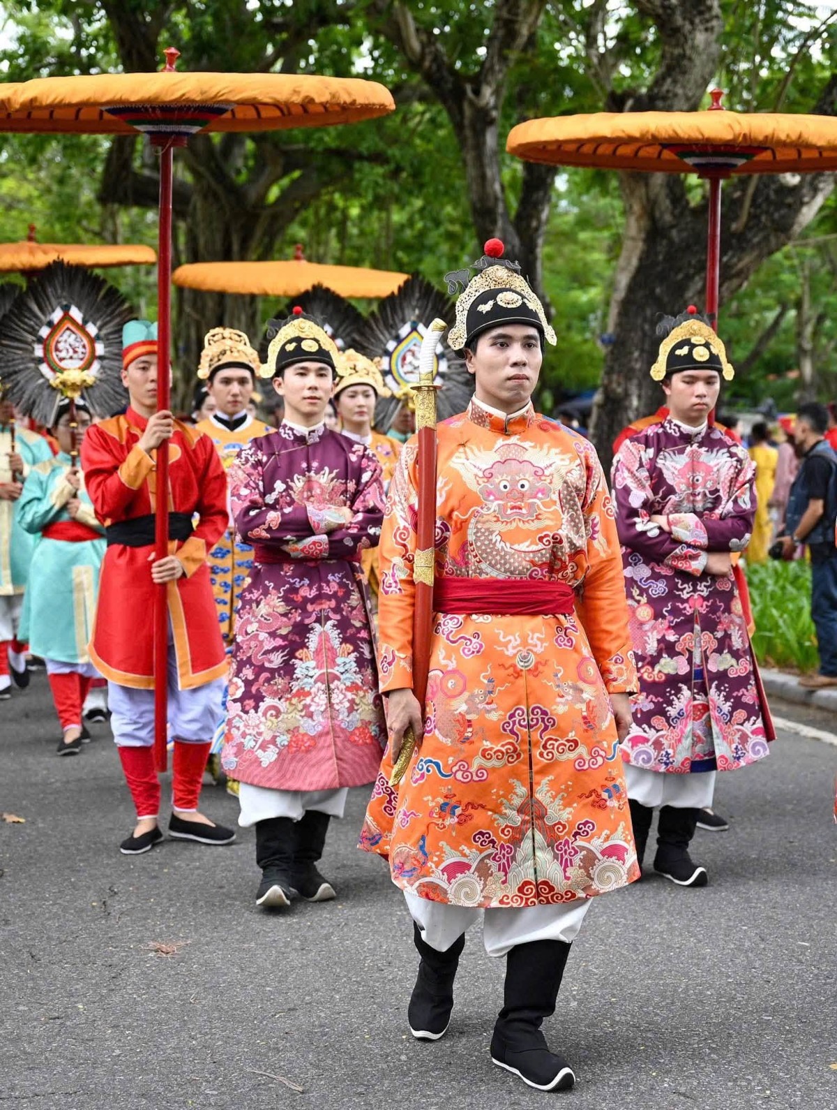 Những bộ cổ phục được chuẩn bị công phu góp phần tái hiện nét đẹp truyền thống.