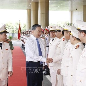 Tổng Bí thư, Chủ tịch nước Tô Lâm thăm và làm việc tại Trung tâm Kỹ thuật nghiệp vụ Bộ Công an.Ảnh: TTXVN