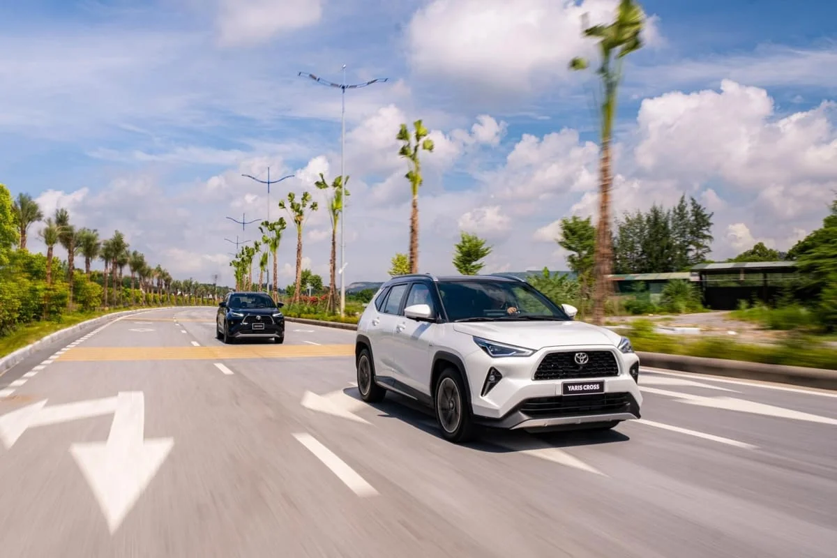 Các nhà sản xuất lớn như Ford, Toyota hay Honda đang rất thành công khi áp dụng công thức phổ cập các gói an toàn chủ động tiên tiến hàng đầu như Honda Sensing hay Toyota Safety Sense xuống các phiên bản tầm trung và phổ thông, thay vì chỉ giới hạn trên các bản cao cấp như trước đây. Ảnh: TMV.